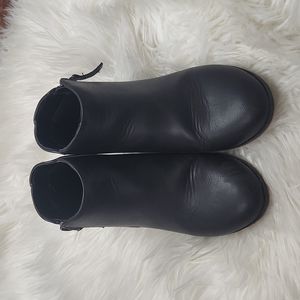 Cat and Jack girls size 1 black ankle boots